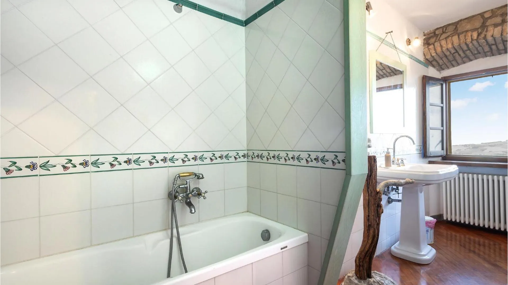 Stunning Home In Mazzolla With Wifi Holiday home