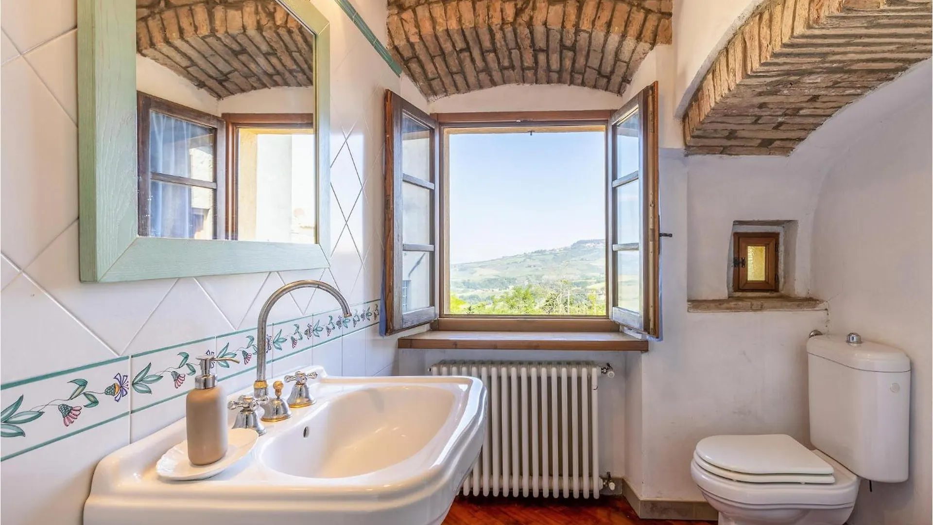 Stunning Home In Mazzolla With Wifi